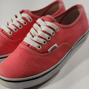 VANS CLASSICS LOWTOPS,  WOMANS SIZE 6 GUC
